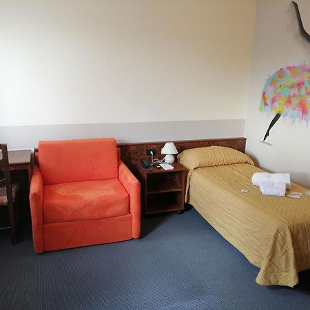 Hotel Siros เวโรนา ภายนอก รูปภาพ