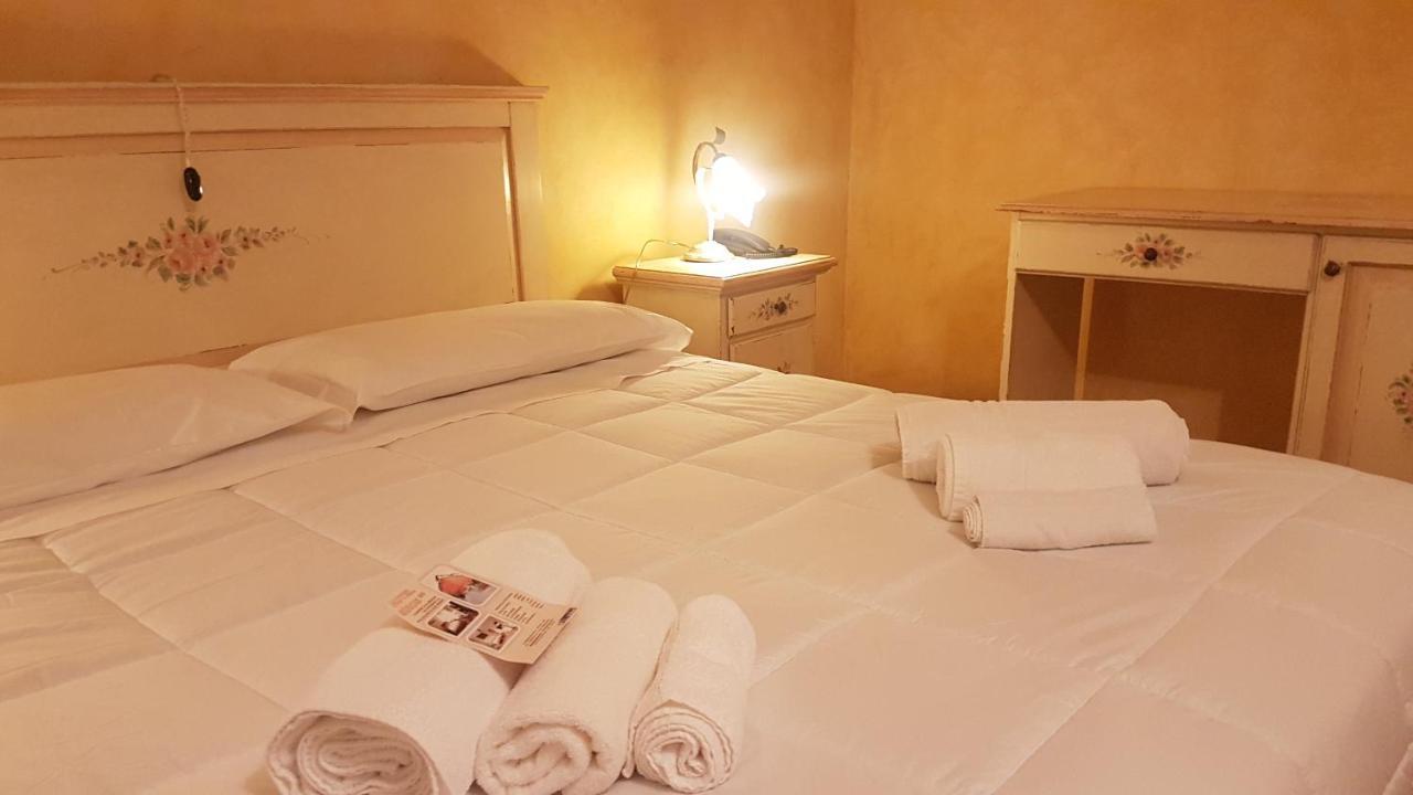 Hotel Siros เวโรนา ภายนอก รูปภาพ