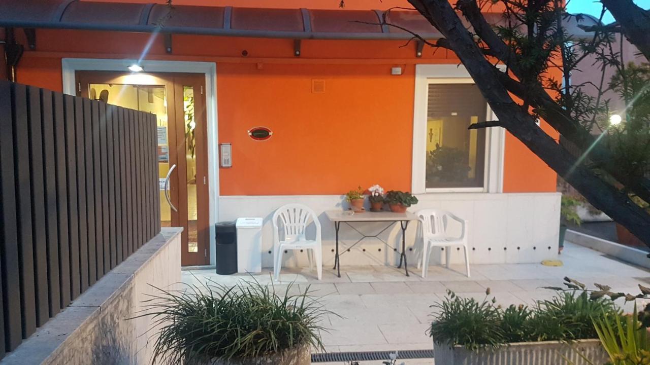 Hotel Siros เวโรนา ภายนอก รูปภาพ
