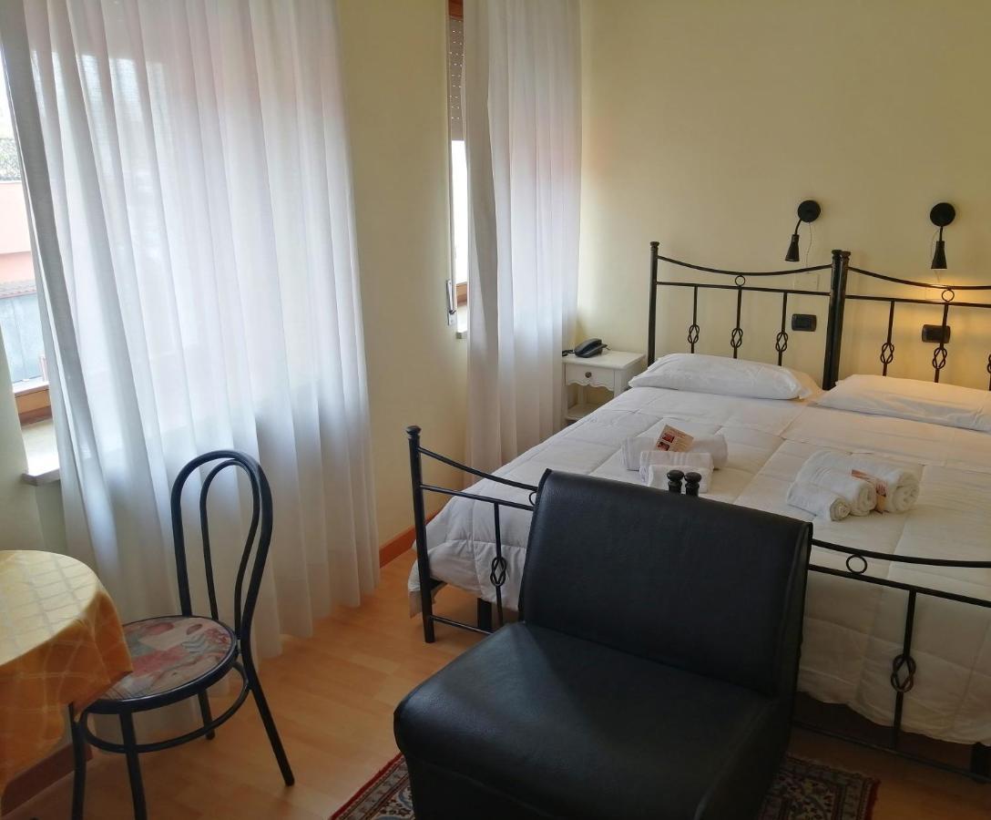 Hotel Siros เวโรนา ภายนอก รูปภาพ