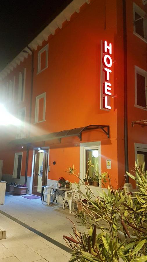 Hotel Siros เวโรนา ภายนอก รูปภาพ