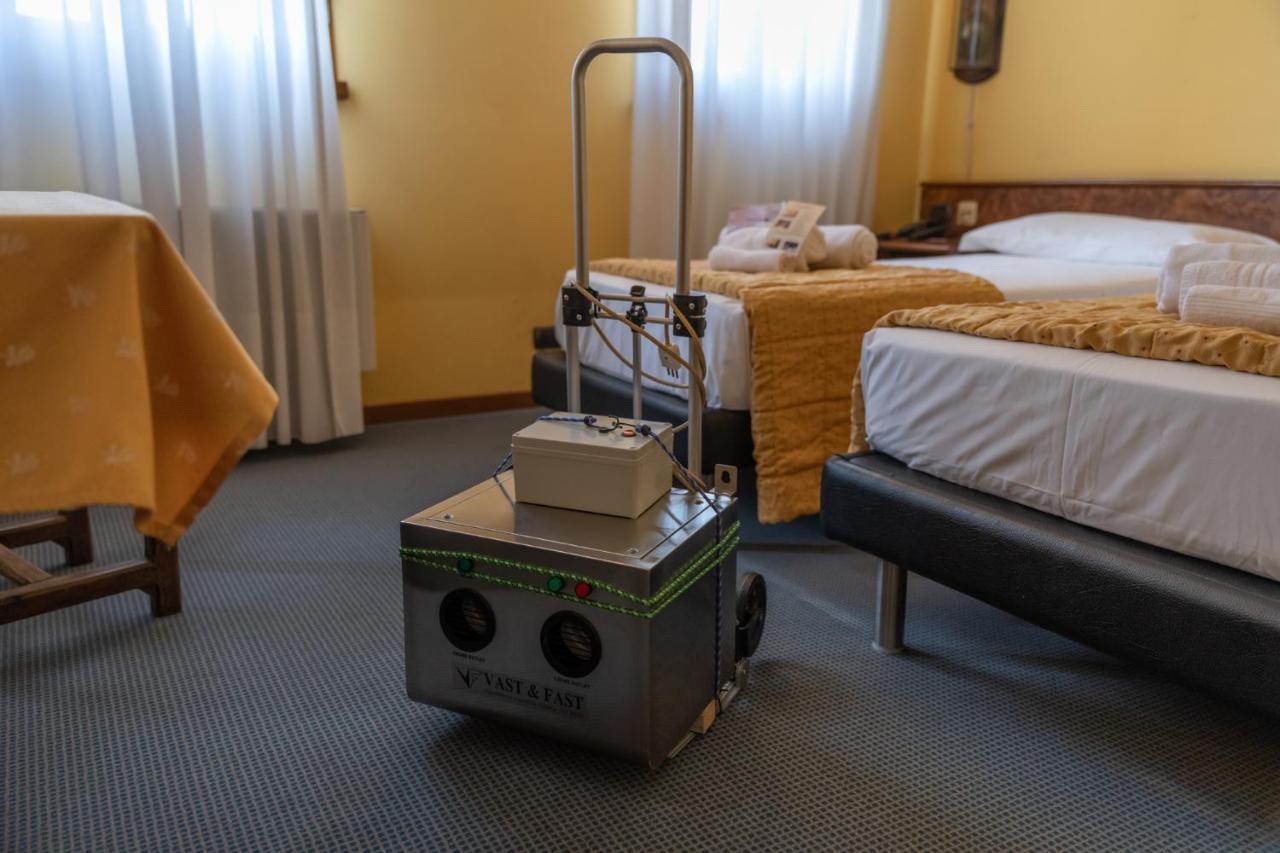 Hotel Siros เวโรนา ภายนอก รูปภาพ