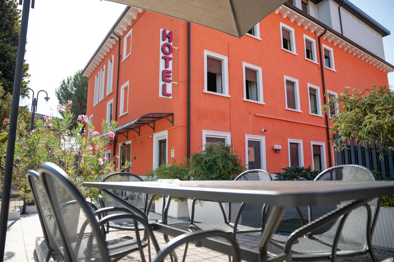 Hotel Siros เวโรนา ภายนอก รูปภาพ
