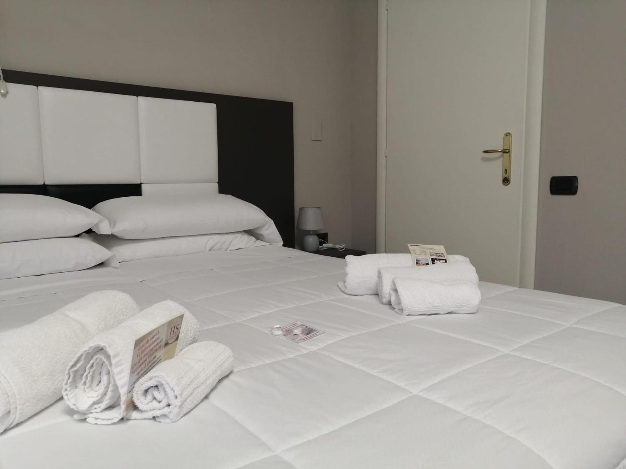 Hotel Siros เวโรนา ภายนอก รูปภาพ